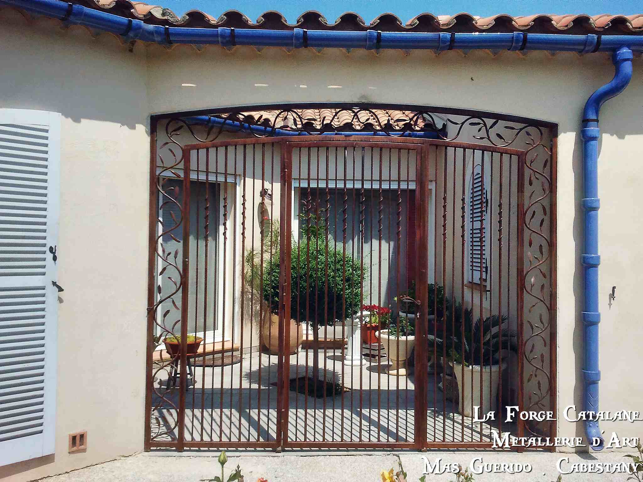 grille articulee patio inspiration olivier forge catalane.jpg